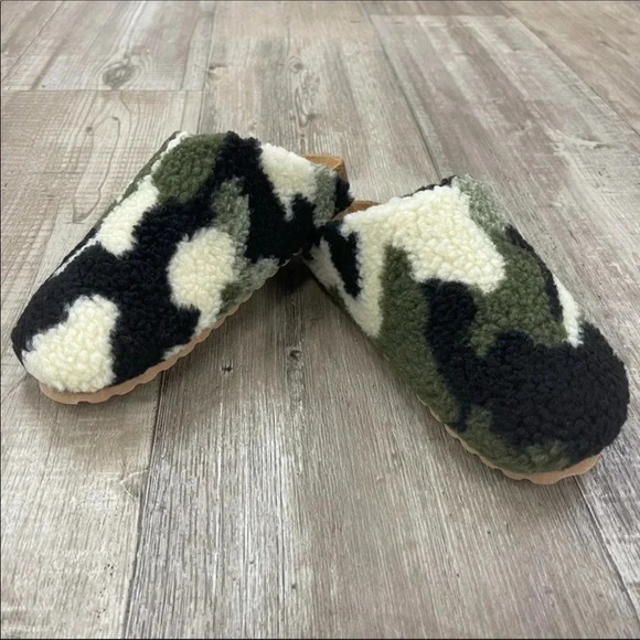 NWT MATCHA COMFY SOFT FAUX SHEARLING SLIPPERS Size 5 - Picture 2 of 8